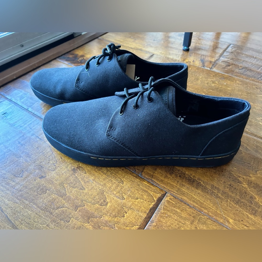 NWT Dr. Martens men’s vegan Oxford